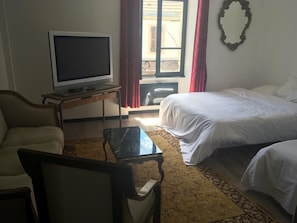 Comfort Room | Kalis bunyi, katil bayi/kot (percuma), Wi-fi percuma, cadar katil