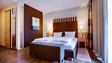 Chambre Double Confort, non-fumeurs | Literie hypoallergénique, coffres-forts dans les chambres, bureau