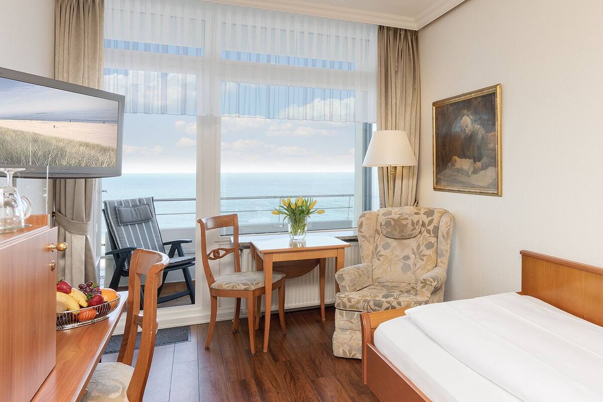 single room, balcony, sea view | premium bedding, minibar, in-room safe, desk