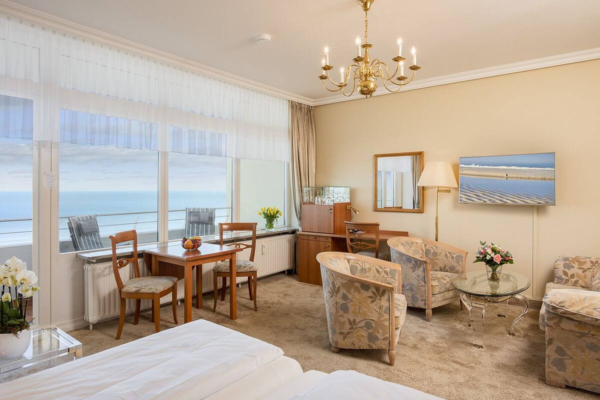 Suite, balkon, pemandangan laut | Seprai premium, minibar, brankas, dan meja kerja