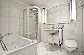 Suite, Balcony, Sea View | Bathroom