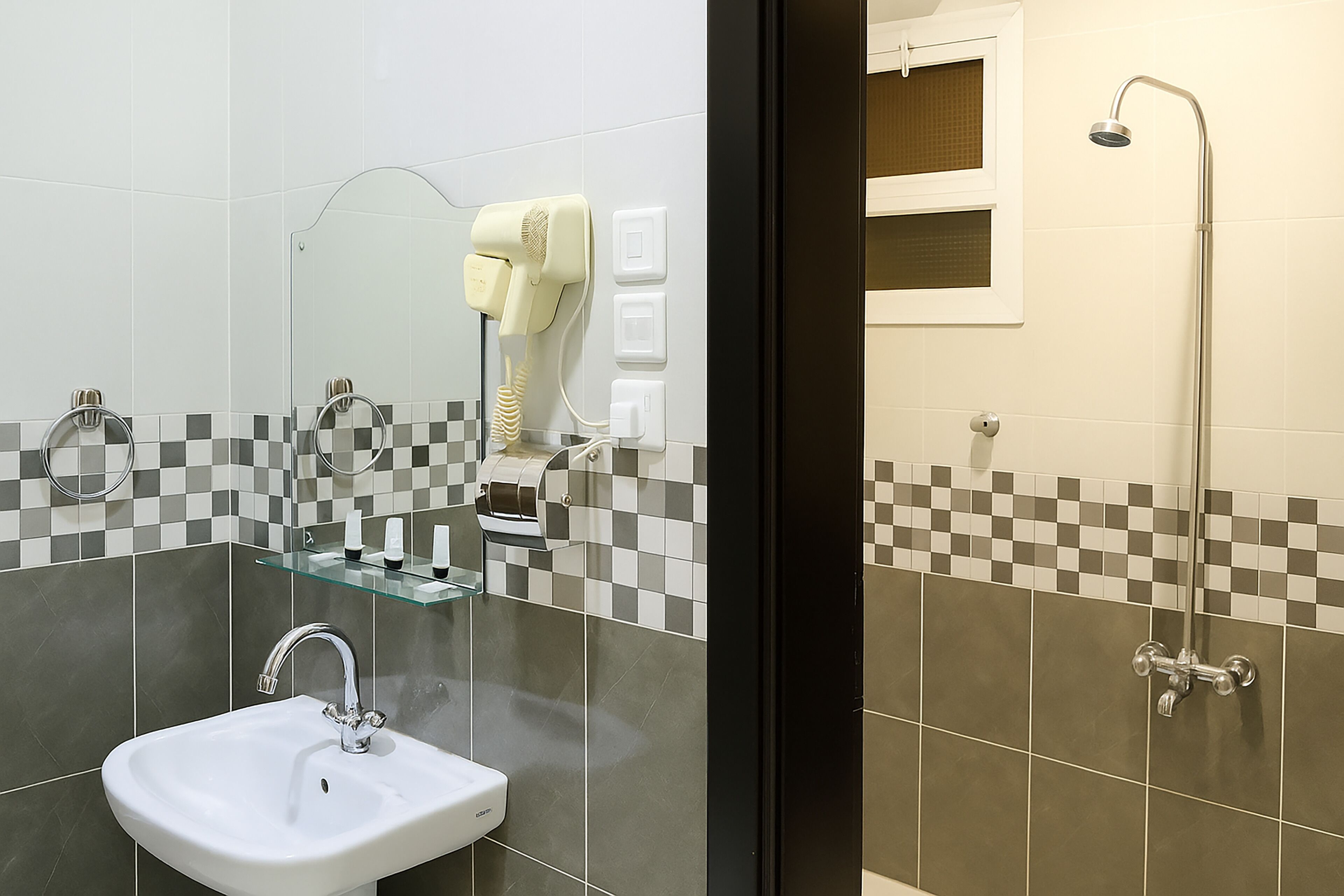 Shower, free toiletries, hair dryer, towels