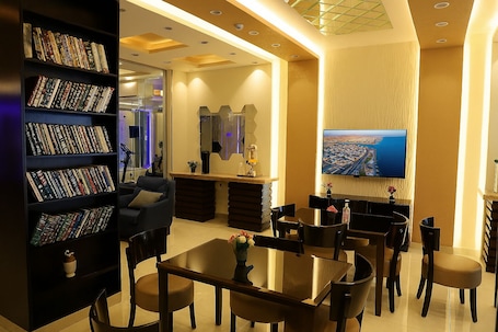 Interior. Alsaraya Hotel Suites