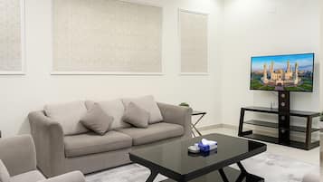 Departamento, 2 habitaciones | Cortinas blackout, insonorización y tabla de planchar con plancha