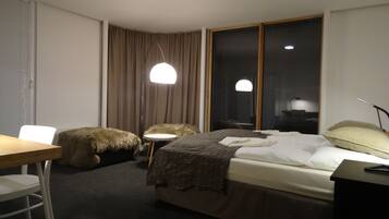 Apartment, 3 Bedrooms (B - Cleaning Fee 84 €) | 1 bedroom, premium bedding, desk, soundproofing