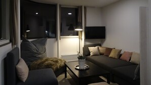 公寓, 2 间卧室 (A - Cleaning Fee 84 €) | 起居区 | 平板电视