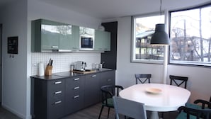 公寓, 2 间卧室 (A - Cleaning Fee 84 €) | 私人厨房 | 茶具/咖啡用具、大冰箱、微波炉、烤箱