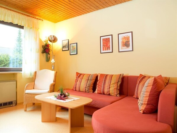 Condo, baño privado (2 Bedrooms - Wohnung A) | Área de sala de estar