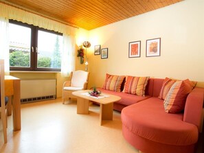 Condo, baño privado (2 Bedrooms - Wohnung B) | Área de sala de estar