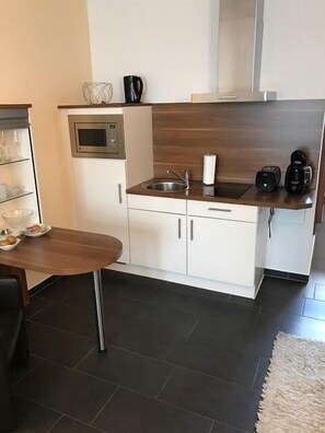 Premium Apartment, 1 Bedroom, Non Smoking, Kitchenette | Private kitchen