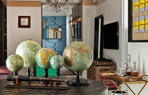 Luxury Suite | Living area | Flat-screen TV