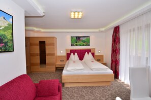 Caja de seguridad en la habitación y escritorio