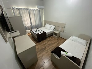Standard Triple Room | Free WiFi, bed sheets - Hotel Panorâmico (Penha)