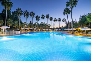 3 outdoor pools, pool umbrellas, sun loungers