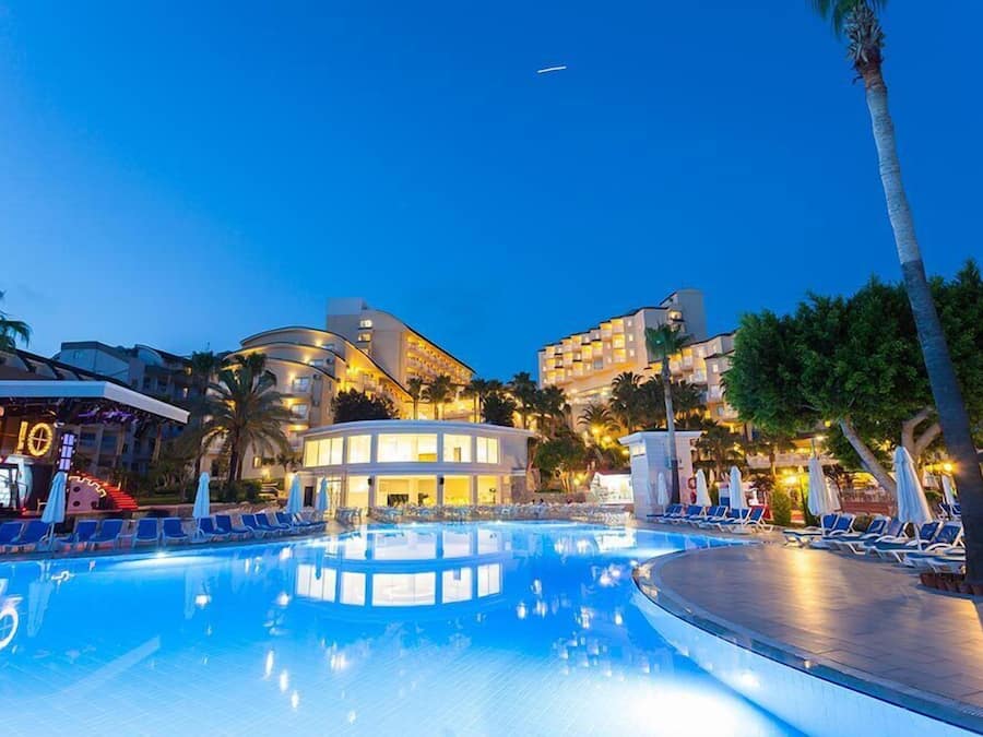 3 outdoor pools, pool umbrellas, sun loungers