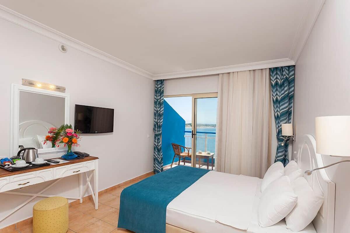 Minibar, in-room safe, desk, free cribs/infant beds