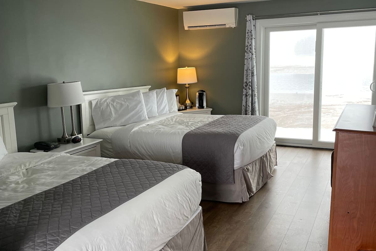 room | blackout curtains, free wifi, bed sheets