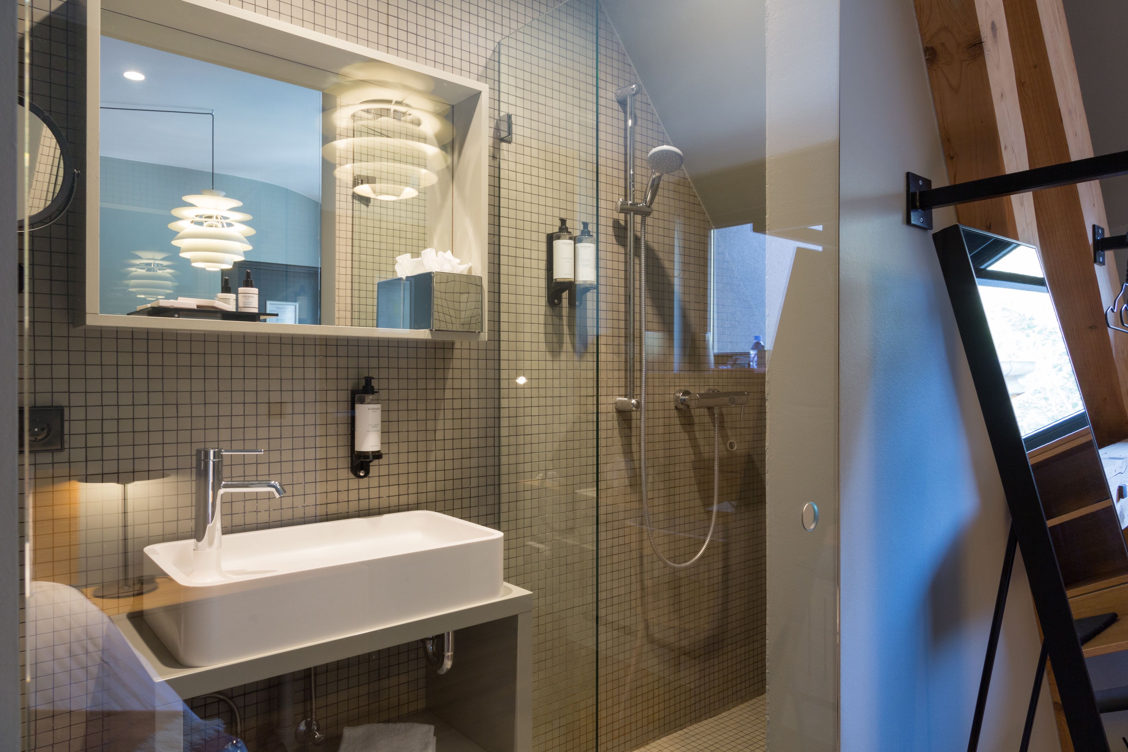 classic double room | bathroom | free toiletries, hair dryer, towels