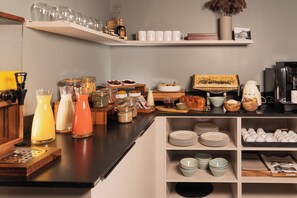 Petit déjeuner buffet servi tous les jours en supplément