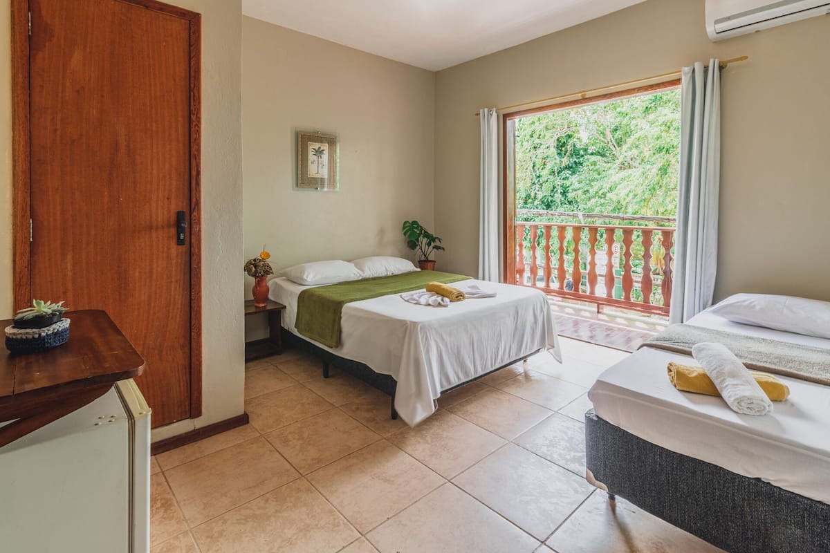 Ropa de cama hipoalergénica, minibar, cortinas blackout y wifi gratis 