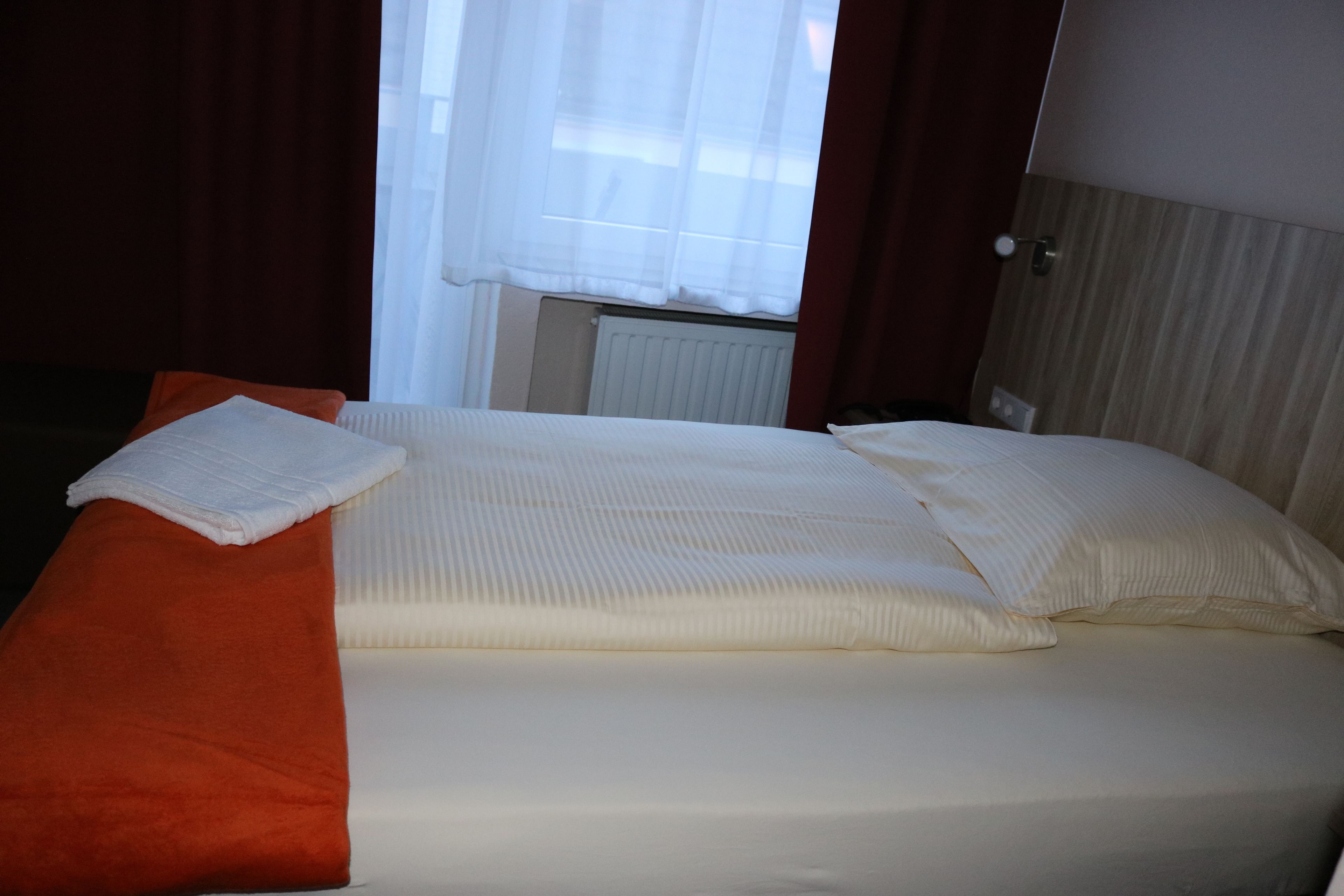 standard single room, 1 double bed | minibar, in-room safe, desk, free wifi