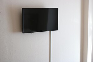 Minibar, in-room safe, desk, free WiFi - Hotel Paris (Düsseldorf)