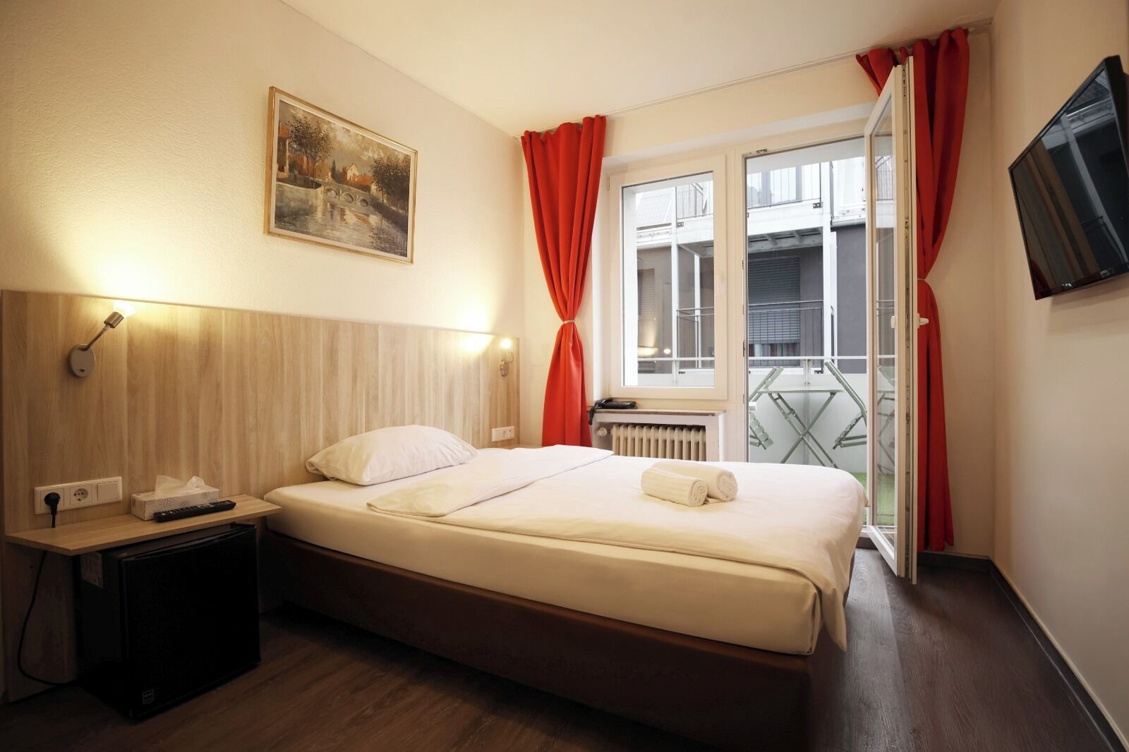 Standard Single Room, 1 Double Bed | Minibar, in-room safe, desk, free WiFi