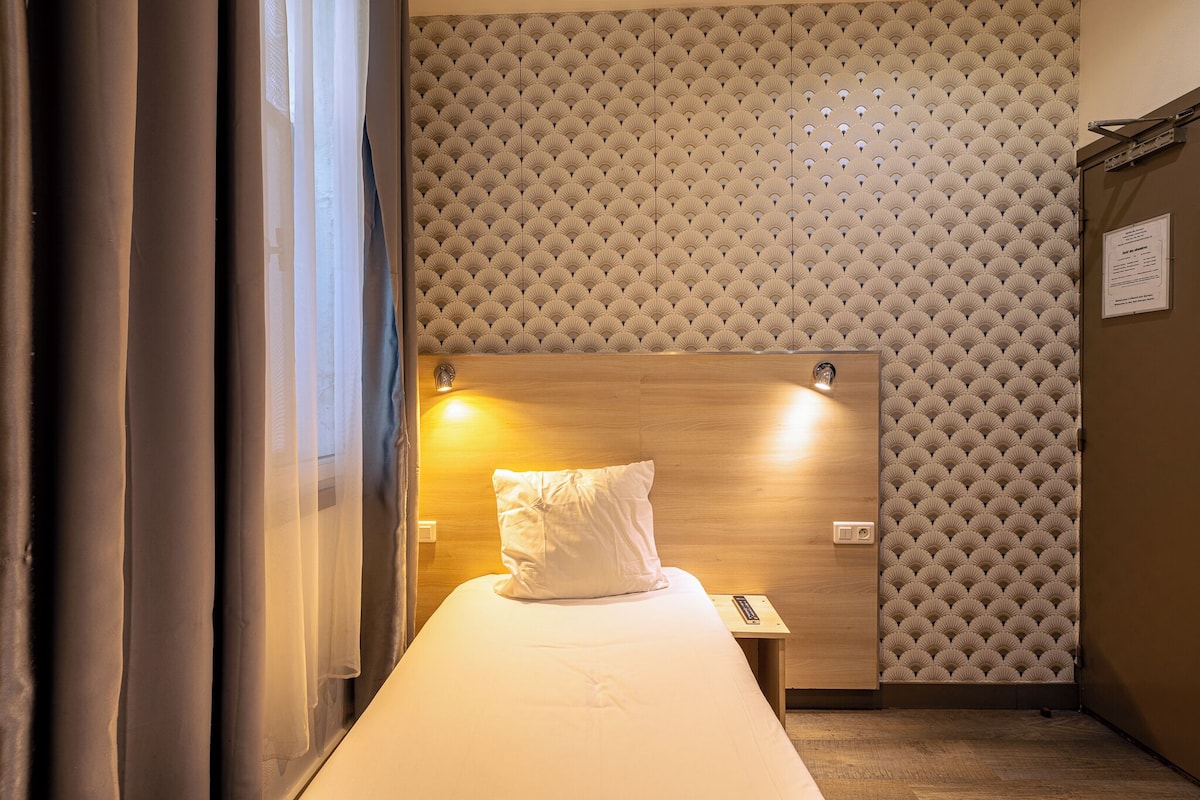 Desk, iron/ironing board, free WiFi, bed sheets