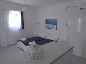 Studio, Sea View | Premium bedding, in-room safe, soundproofing, iron/ironing board