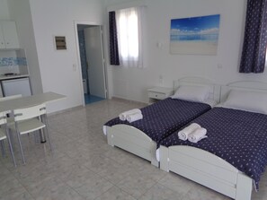 Studio, Sea View (for 3) | Peralatan tempat tidur premium, peti besi dalam bilik, kalis bunyi 