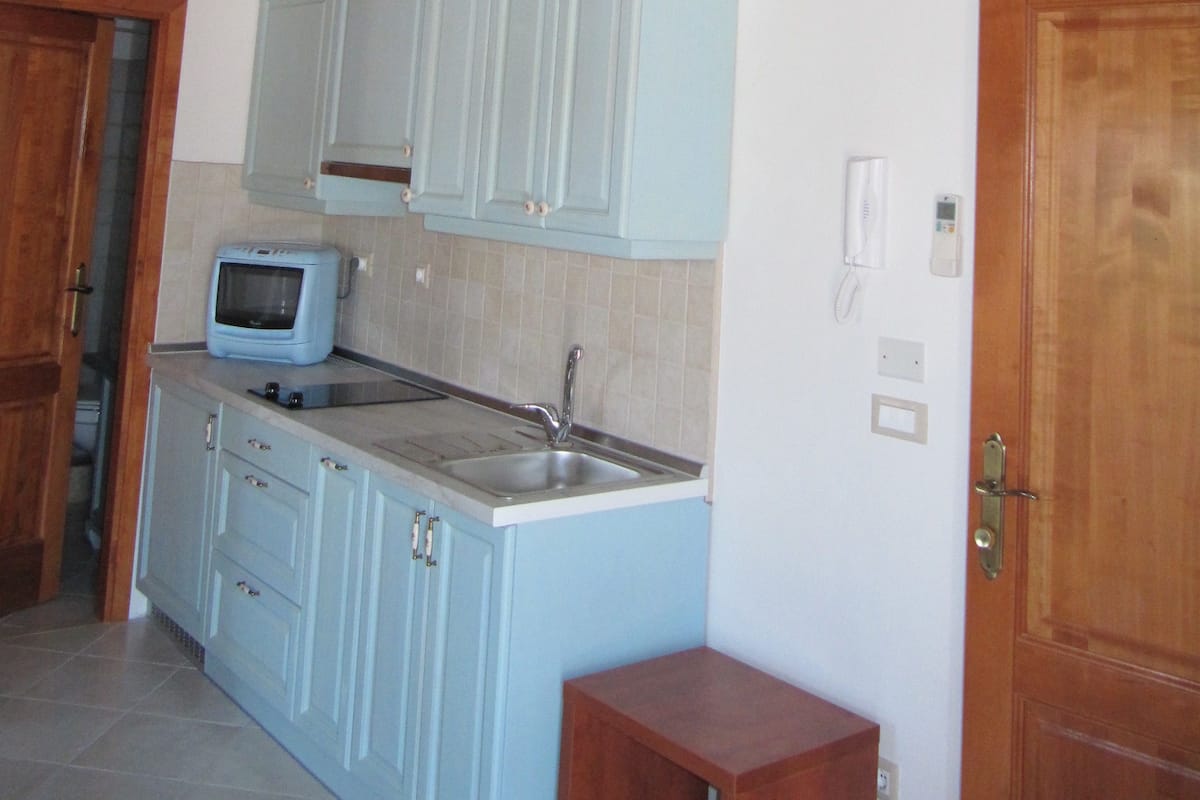 Studio (F) | Private kitchen | Fridge, microwave, stovetop, espresso maker