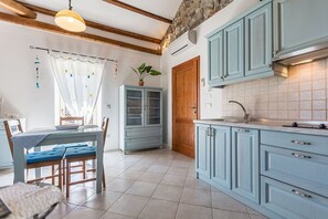 Estudio (O) | Caja de seguridad en la habitación, escritorio y insonorización 
