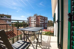 Estudio (O) | Balcón