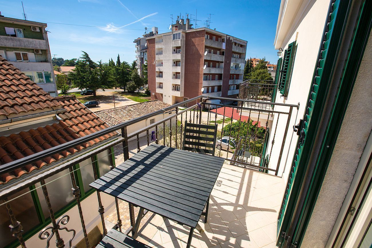Studio (O) | Balcony
