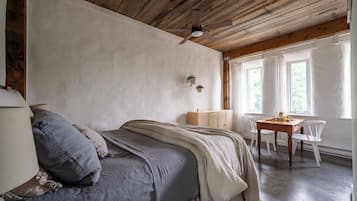 Suite studio, 1 grand lit, cuisinette, vue sur le jardin (A) | Literie de qualité, accès au Wi-Fi (inclus), literie fournie