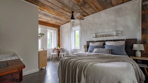 Studiosuite, 1 queensize-seng, tekjøkken, hageutsikt (B)