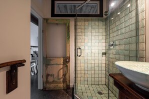 Bathroom - Owl's Nest Suites (Prince Edward)
