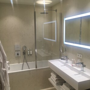 Comfort Suite | Bathroom - Residence Le Moon (Strasbourg)