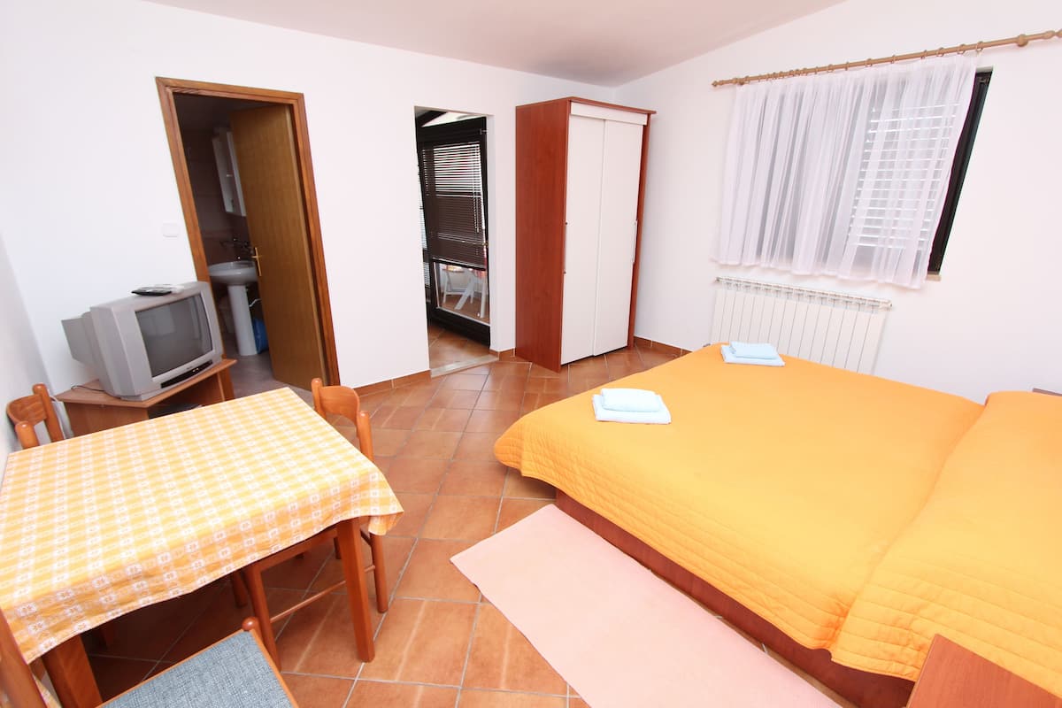 Basic Studio, Balcony | 1 bedroom, in-room safe, laptop workspace, iron/ironing board