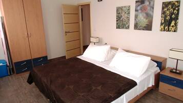 Superior Apartment, Balcony (3 People) | 1 chambre, coffres-forts dans les chambres