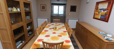 Superior Apartment, Terrace (5 People) | Yksityinen keittiö | Jääkaappi, mikroaaltouuni, liesi, kahvin-/teenkeitin