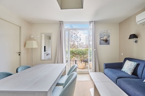 Soundproofing, cots/infant beds, free WiFi, bed sheets - Résidence Odalys Les Dunes du Soleil (La Grande-Motte)