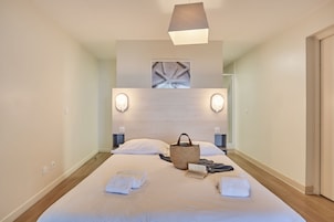 Sistema de insonorizaciĂłn, cunas, wifi gratis y ropa de cama