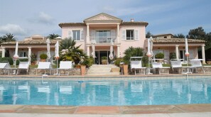 Outdoor pool - Hôtel Villa Les Rosiers (Grimaud)