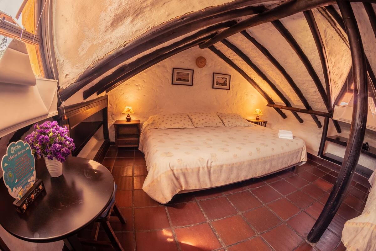 family room | 1 bedroom, bed sheets