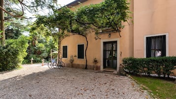 Esterni