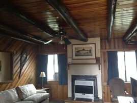 Ponderosa | Living area | TV