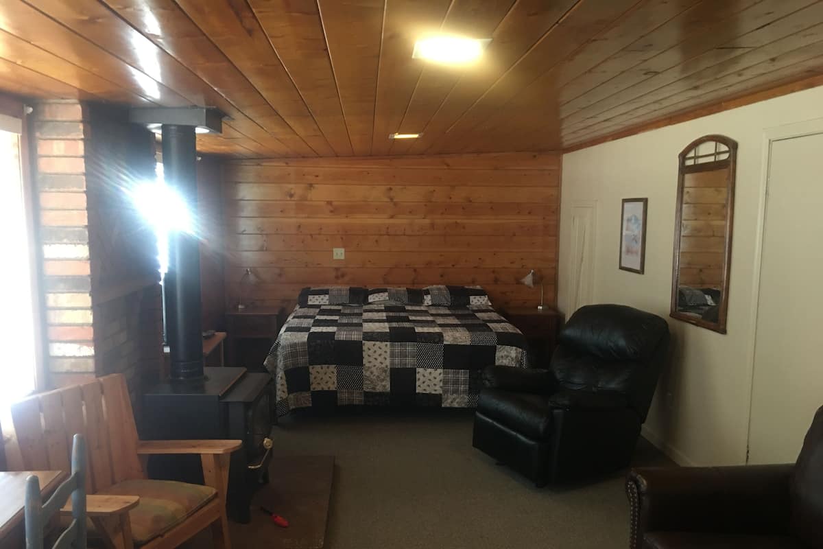Oak | Living area | TV