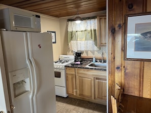 Deluxe-Doppelzimmer, 1 Schlafzimmer, Seeblick | Eigene Küche | Kühlschrank, Mikrowelle, Herdplatte, Wasserkocher mit Kaffee-/Teezubehör