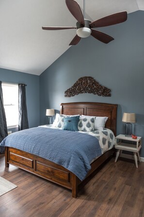 Habitación Deluxe | Ropa de cama de alta calidad, escritorio, wifi gratis y ropa de cama 